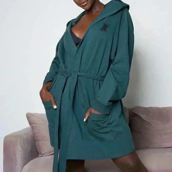 Savage X Fenty Forever Savage Showgirl Short Robe - Picture 2 of 4